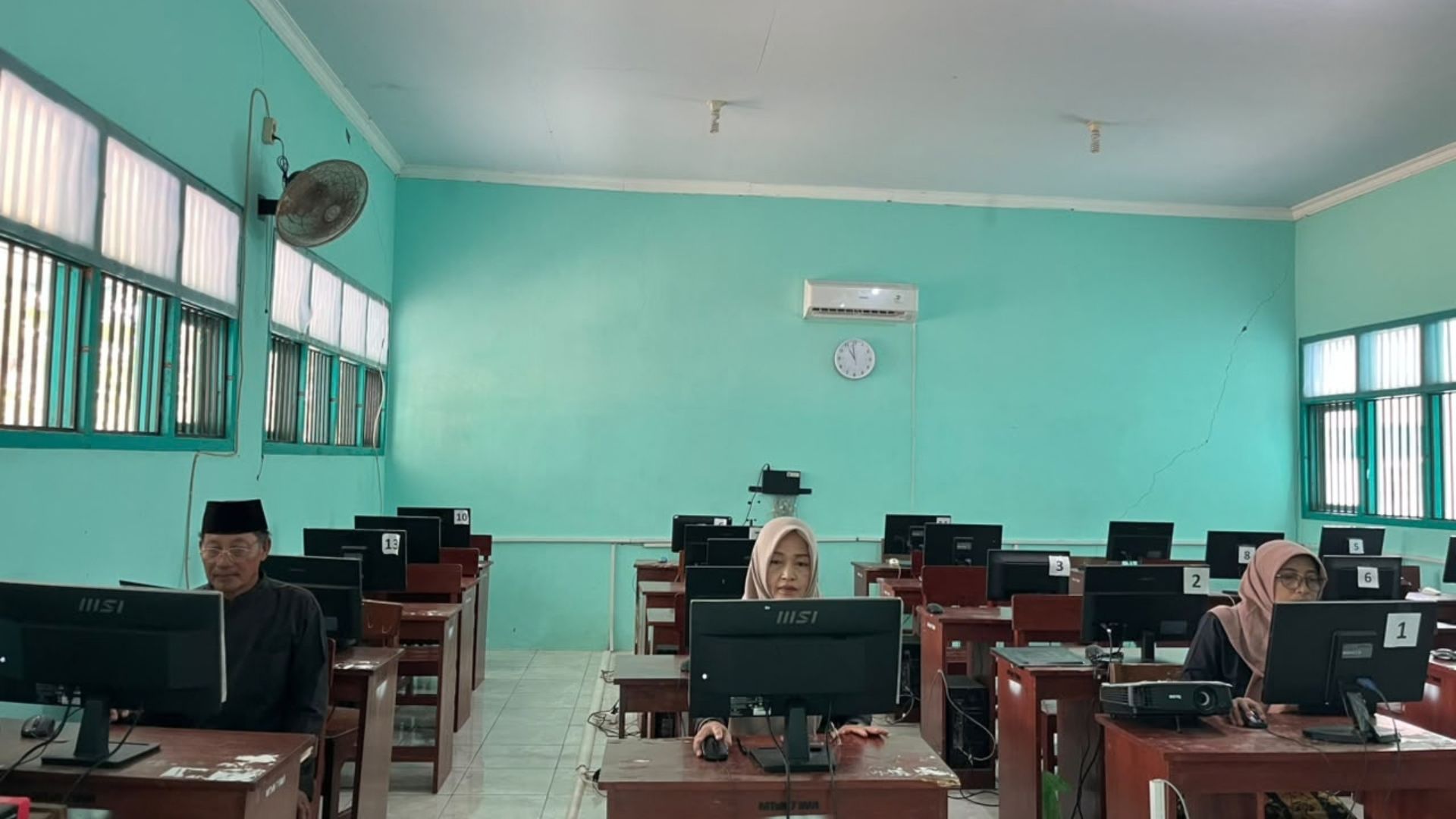 Tingkatkan Mutu Pendidik, Guru Madrasah Sukses Ikuti Hari Kedua AKGTK 2026 di Laboratorium Komputer